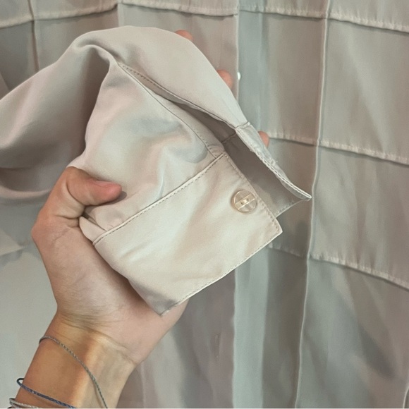 Women’s grey beige textured long sleeve button up blouse size medium notations - Picture 6 of 7
